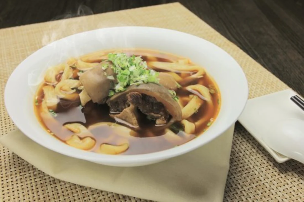 台北牛肉麺 有名店 天下三絶麵食館